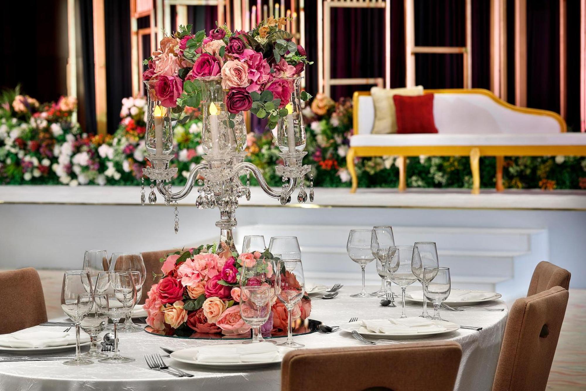 Ajman Saray, A Luxury Collection Resort, Ajman Exterior foto A table set for a wedding reception