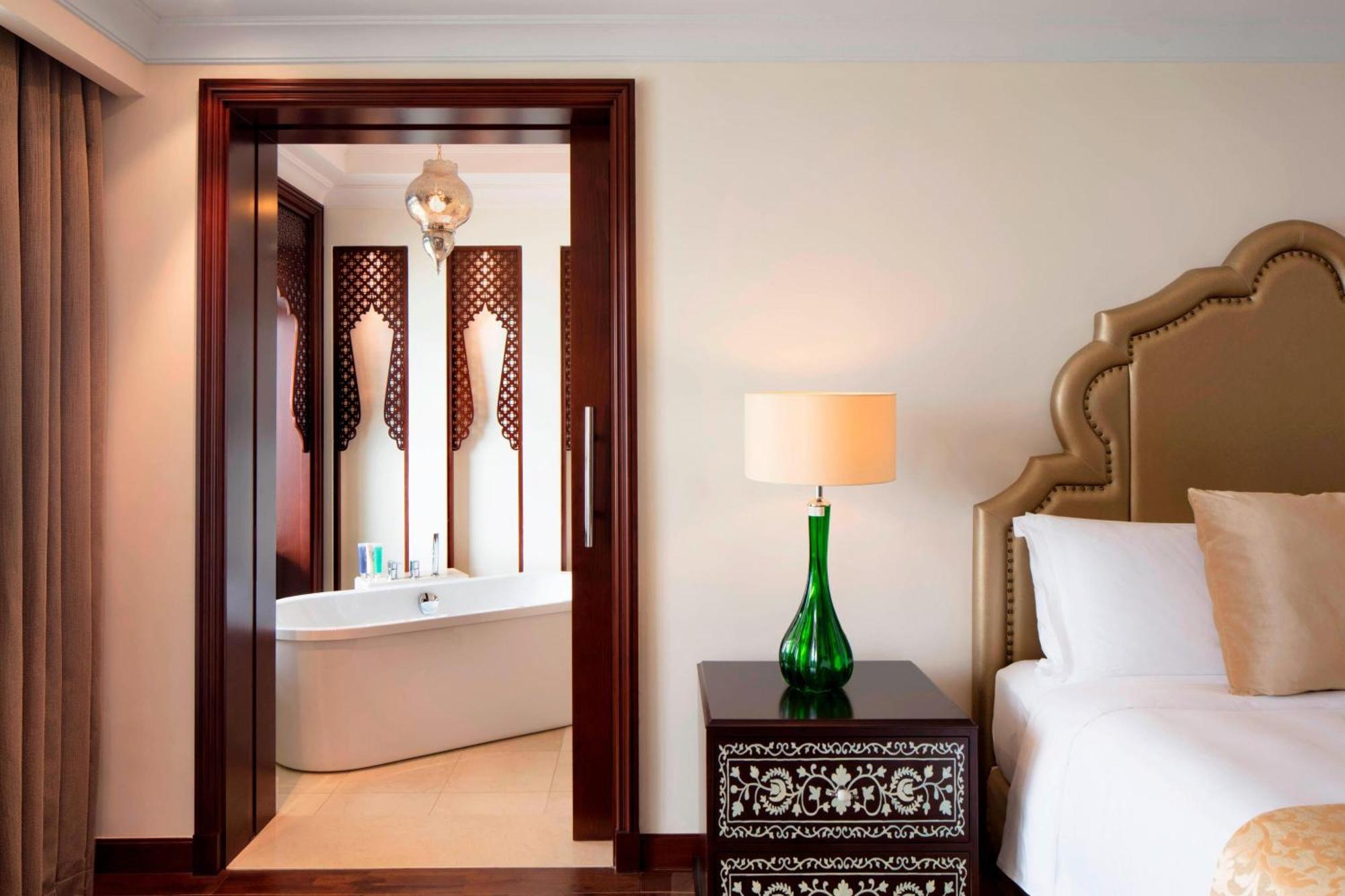Ajman Saray, A Luxury Collection Resort, Ajman Exterior foto A bedroom at the Taj Mahal Palace