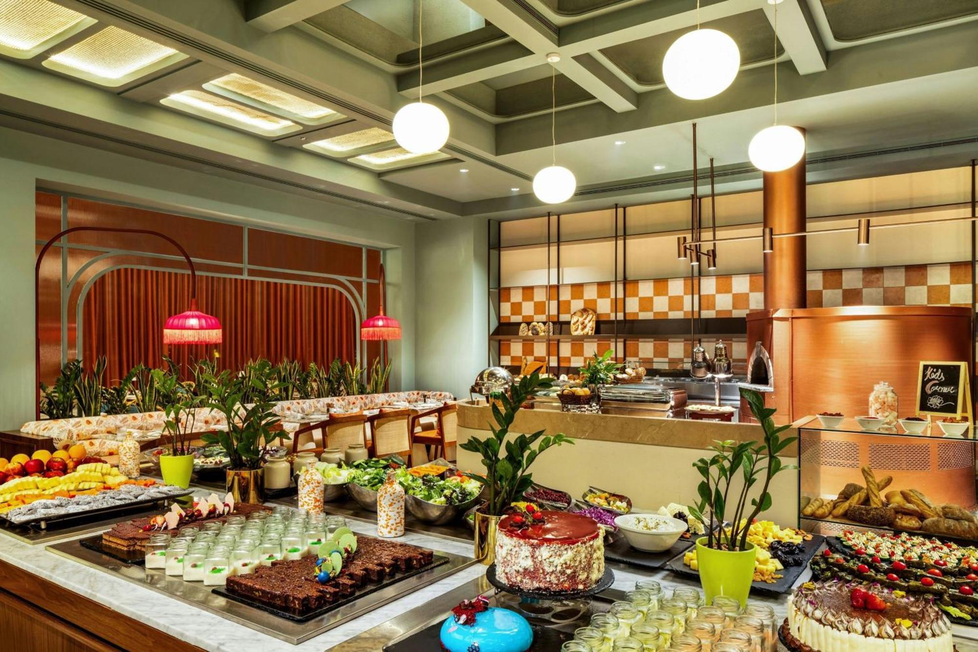 Ajman Saray, A Luxury Collection Resort, Ajman Exterior foto The buffet at the hotel